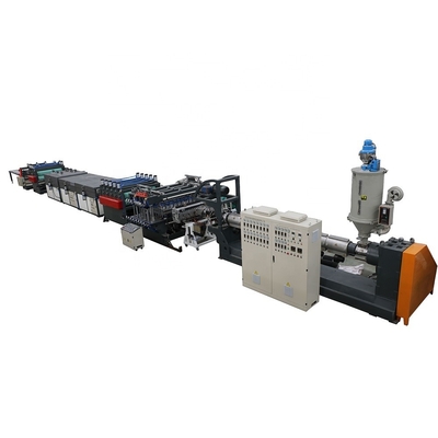 Granule Plastic Board Extruder Machine en gemakkelijk te bedienen met 1500 rpm schroefsnelheid