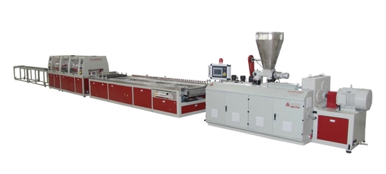 25000 KG Automatische WPC-keukenplaten-extrusielijn2 voor de productie van brede deuren