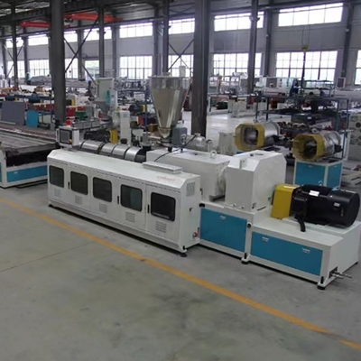 PVC-buis-extrusie-machine met een enkele uitlaat voor de productie van buizen van 20-630 mm