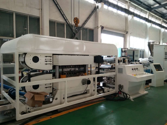 PVC-extruderingslijn voor valse marmeren platen2 met een vermogen van 160 kW en een schroef L/D-verhouding