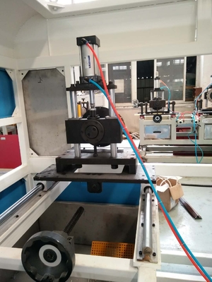 PVC-extruderingslijn voor valse marmeren platen2 met een vermogen van 160 kW en een schroef L/D-verhouding