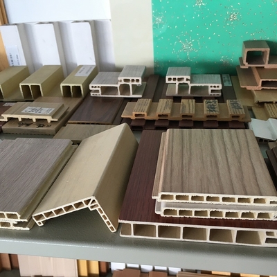 Twin-screw type Co-roterende conische twin-screw PVC WPC extrusielijn 18000x6000x2500