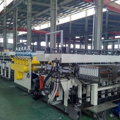 Granule Plastic Board Extruder Machine en gemakkelijk te bedienen met 1500 rpm schroefsnelheid