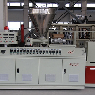 32.9 rpm Schroefsnelheid Automatische vensterdeurprofiel Briquette Extruder Machine Voor PVC