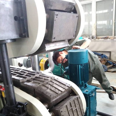 Vervalste steen extrudermachine voor aangepaste zijdeling in de productie van productie-installaties
