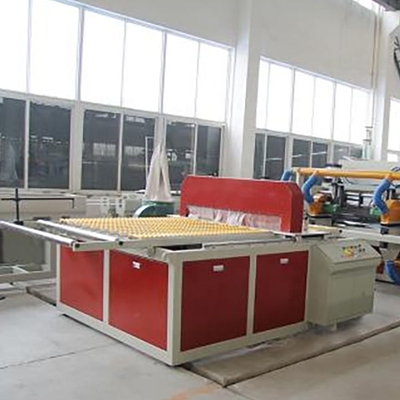 PVC-extruderingslijn met dubbele schroef Verticale extruder van kunststof met hoge productiviteit