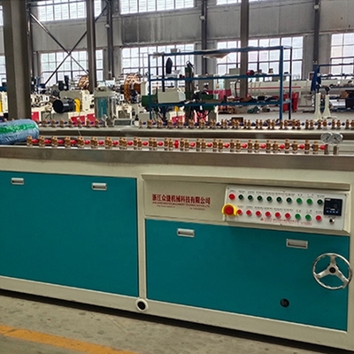 380V 50hz PVC-dekplaten-extrusielijn voor de productie van bouwmaterialen
