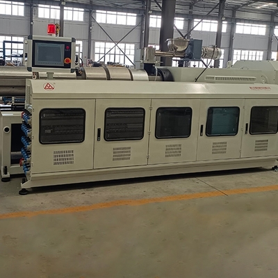 380V 50hz PVC-dekplaten-extrusielijn voor de productie van bouwmaterialen