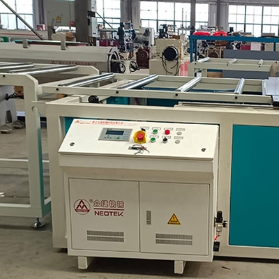 380V 50hz PVC-dekplaten-extrusielijn voor de productie van bouwmaterialen