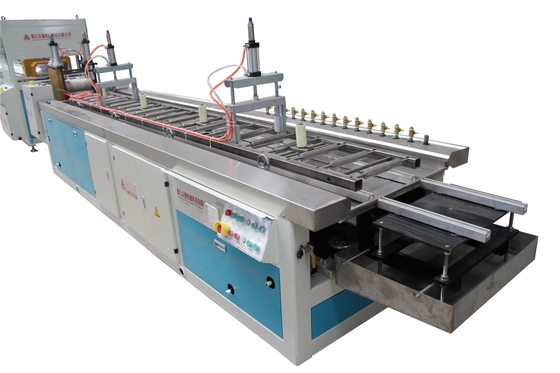 12800 KG Dubbelschroef PP PE WPC-extruderingslijn voor sterke en robuuste WPC-producten