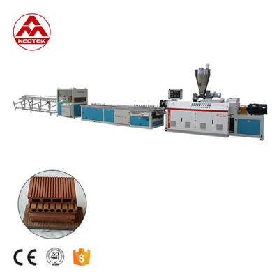 132 1 Schroef L/D-verhouding PP PE basis WPC-extrusielijn voor de verwerking van kunststoffen