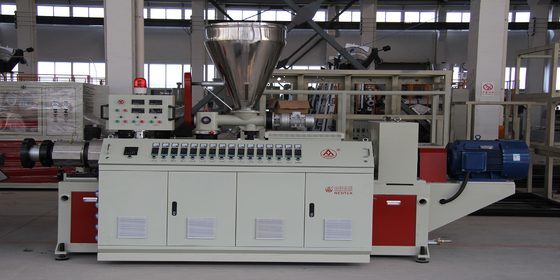 Verbeter uw productielijn met PVC-gebaseerde WPC-extrusielijn