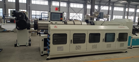 380V 50hz Spanning PVC Hollow Sheet Extrusion Line met 156 1 Schroef L/D-verhouding