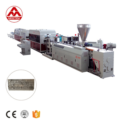 132 1 Schroef L/D-verhouding PVC-steenkanting-extrusielijn voor snelle en nauwkeurige productie