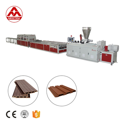 Op maat gemaakte 132 1 Schroef L/D-verhouding Co-roterende kegelvormige tweeschroef PVC WPC-extrusielijn