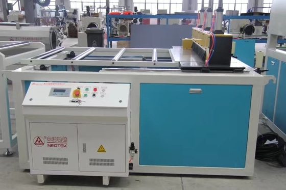 Plastic conical twin screw PVC daktegel extrusielijn