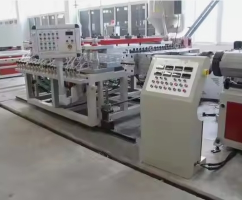 Op maat gemaakte 1220mm Co roterende conische Twin Schroef PVC Foam Board Extrusion Line